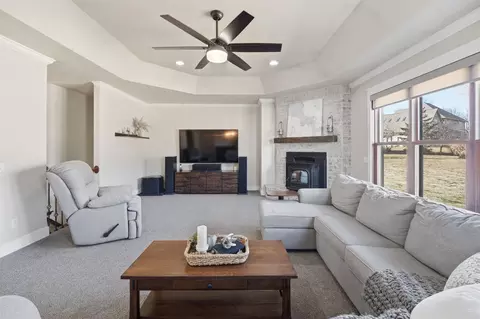 Living - 3400 W Warner Estates Dr, Appleton, WI 54913 photo 2 of 2