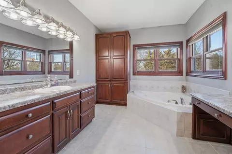 Bath - 3400 W Warner Estates Dr, Appleton, WI 54913 photo 1 of 5