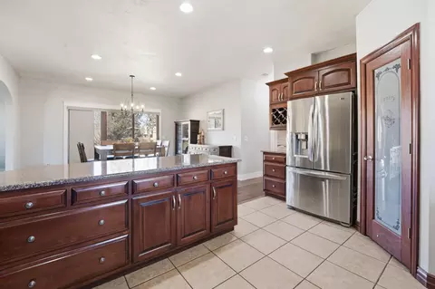 Kitchen - 3400 W Warner Estates Dr, Appleton, WI 54913 photo 4 of 4