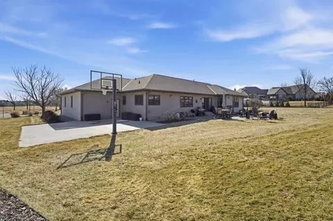 Exterior - 3400 W Warner Estates Dr, Appleton, WI 54913 photo 2 of 18