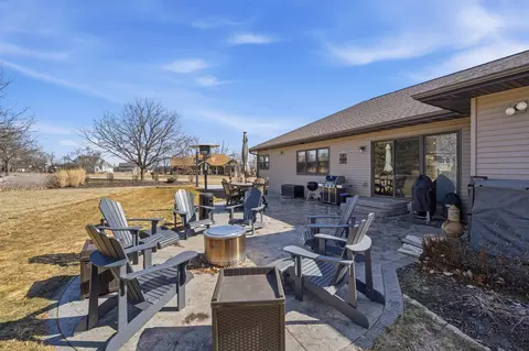 Exterior - 3400 W Warner Estates Dr, Appleton, WI 54913 photo 5 of 18