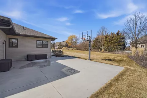 Exterior - 3400 W Warner Estates Dr, Appleton, WI 54913 photo 1 of 18