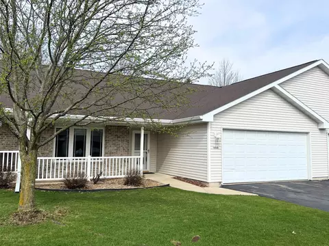 486 Wyldewood Dr #B, Oshkosh, WI 54904
