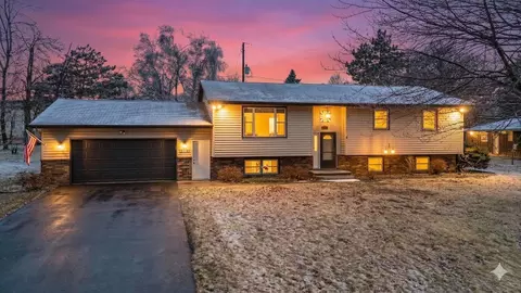 927 Orchard Dr, Seymour, WI 54165