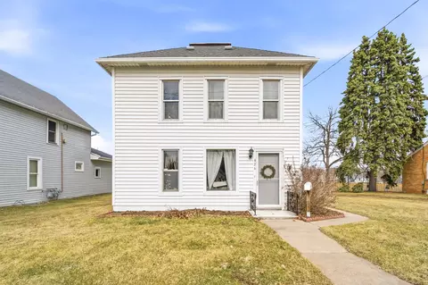 426 W 10th St, Kaukauna, WI 54130