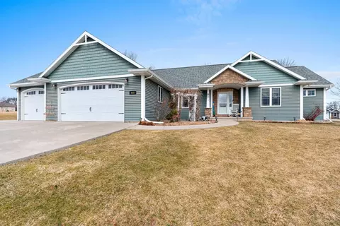 833 Whispering Way, Omro, WI 54963