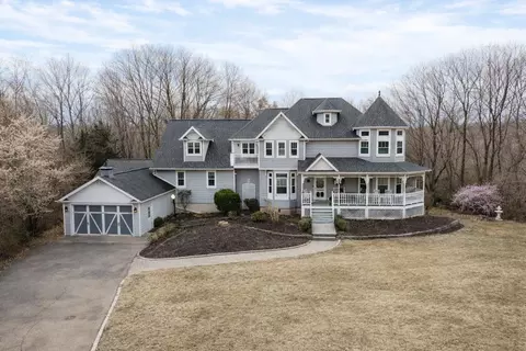107 Lamine Ln, Combined Locks, WI 54113