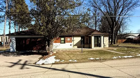 417 Welcome Ave, Bear Creek, WI 54922