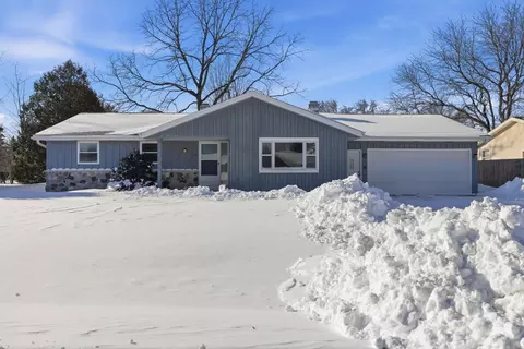 1381 Silverwood Ln, Neenah, WI 54956