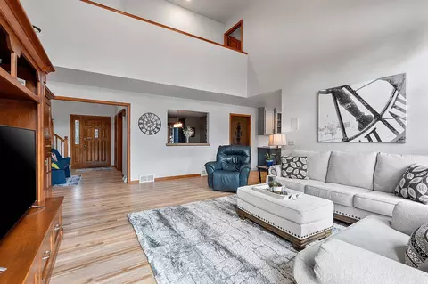 Living - 63 Fox Point Dr, Appleton, WI 54911 photo 3 of 7