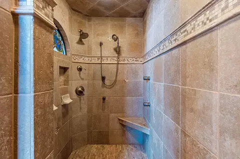 Bath - 63 Fox Point Dr, Appleton, WI 54911 photo 13 of 13