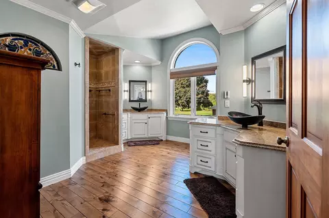 Bath - 63 Fox Point Dr, Appleton, WI 54911 photo 10 of 13