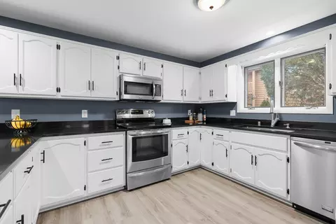 Kitchen - 921 E Windfield Pl #A, Appleton, WI 54911 photo 3 of 6
