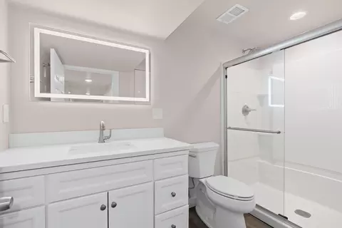 Bath - 921 E Windfield Pl #A, Appleton, WI 54911 photo 4 of 5