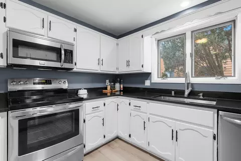 Kitchen - 921 E Windfield Pl #A, Appleton, WI 54911 photo 4 of 6