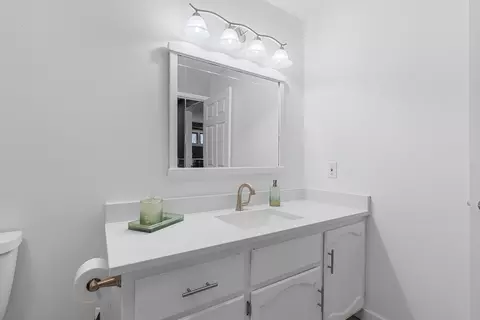 Bath - 921 E Windfield Pl #A, Appleton, WI 54911 photo 3 of 5