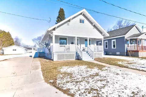 4113 N Shore Drive St, Menominee, MI 49858