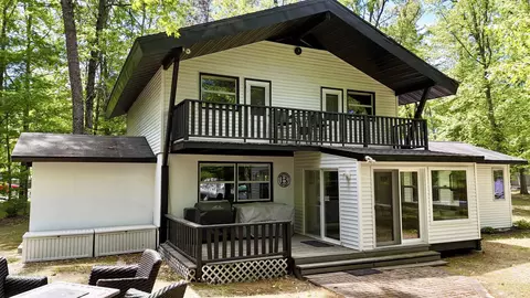 w1344 Deerpath Lane, Keshena, WI 54135