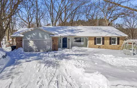 651 Leighton Rd, Waupaca, WI 54981