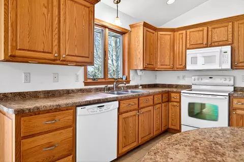 Kitchen - 3321 E Canvasback Ln, Appleton, WI 54913 photo 2 of 5