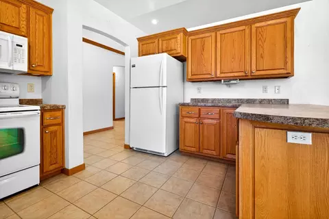 Kitchen - 3321 E Canvasback Ln, Appleton, WI 54913 photo 3 of 5