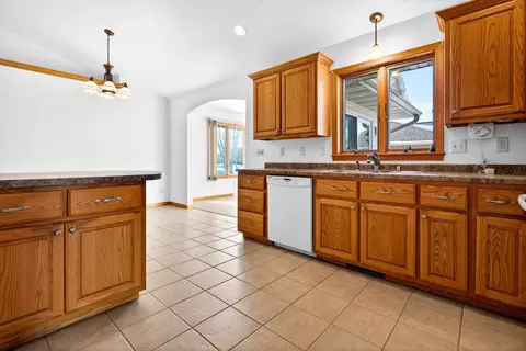 Kitchen - 3321 E Canvasback Ln, Appleton, WI 54913 photo 4 of 5