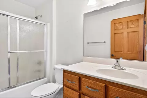 Bath - 3321 E Canvasback Ln, Appleton, WI 54913 photo 3 of 5
