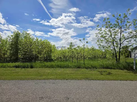 5879 Lake Rd #2, Oshkosh, WI 54902