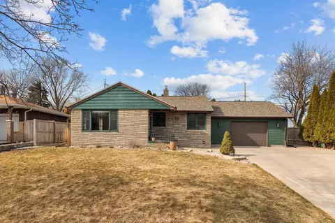 406 Elm St, Combined Locks, WI 54113