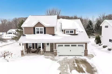 1102 Heyerdahl Hts, Hobart, WI 54155