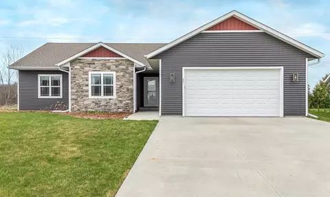 531 S Silver Fox Dr, Kewaskum, WI 53040