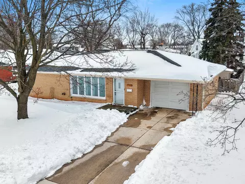 735 Morning Glory Ln, De Pere, WI 54115