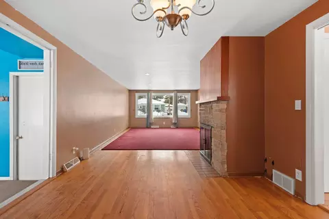 Living - 2412 N Morrison St, Appleton, WI 54911 photo 5 of 6