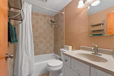 Bath - 2412 N Morrison St, Appleton, WI 54911 photo 2 of 2