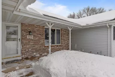 924 S Kensington Dr, Appleton, WI 54915 photo 2