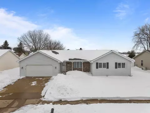 924 S Kensington Dr, Appleton, WI 54915