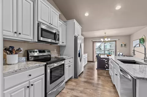 Kitchen - 3434 Tulip Trl, Appleton, WI 54913 photo 3 of 4
