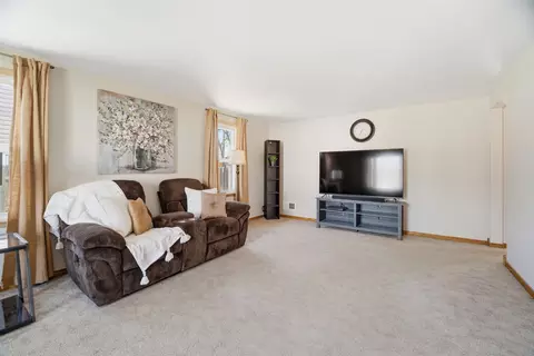 Living - 88 Foster Ct, Appleton, WI 54915 photo 2 of 3