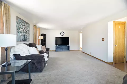 Living - 88 Foster Ct, Appleton, WI 54915 photo 1 of 3