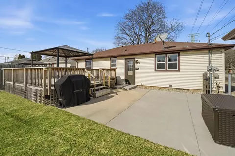 Exterior - 88 Foster Ct, Appleton, WI 54915 photo 3 of 10