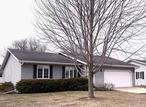 30 Heritage Ct, Fond Du Lac, WI 54935