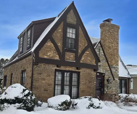 843 Wilson St, Manitowoc, WI 54220