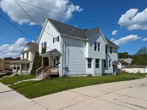 731 N 8th St, Manitowoc, WI 54220