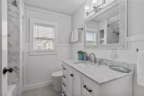 Bath - 431 E Summer St, Appleton, WI 54911 photo 2 of 2