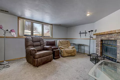 Living - 39 Welcome Cir, Appleton, WI 54915 photo 4 of 4
