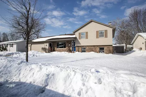 Exterior - 39 Welcome Cir, Appleton, WI 54915 photo 2 of 3