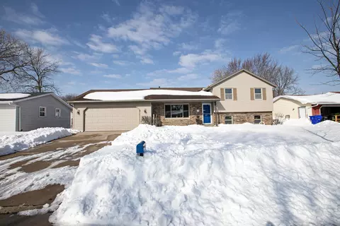 Exterior - 39 Welcome Cir, Appleton, WI 54915 photo 1 of 3