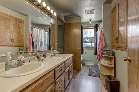 Bath - 39 Welcome Cir, Appleton, WI 54915 photo 1 of 2