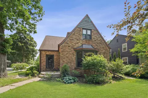 Exterior - 803 W Prospect Ave, Appleton, WI 54914 photo 2 of 6