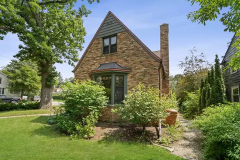 Exterior - 803 W Prospect Ave, Appleton, WI 54914 photo 5 of 6